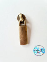 Bar zipper pull
