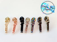 Queen zipper pull